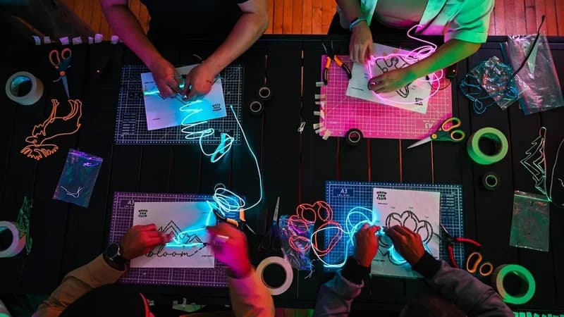 Team Building Micronneon Light Experience